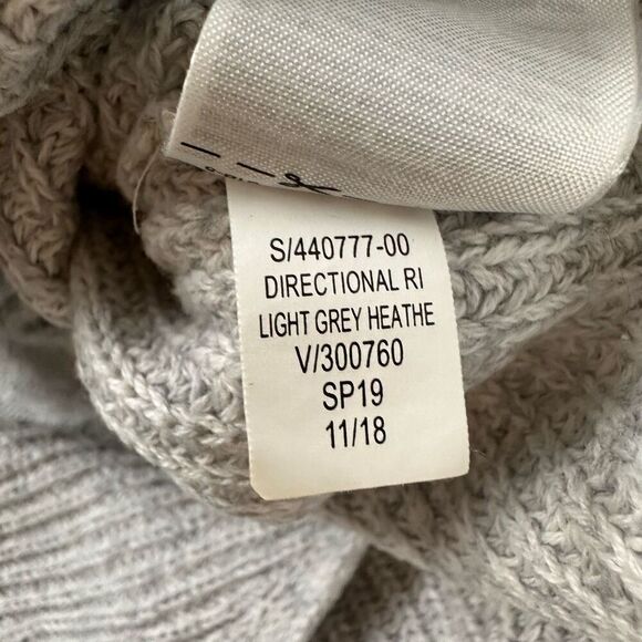 Gap Women’s Light Gray V-neck Sweater size Medium - Picture 6 of 6